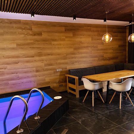 Svoi Hotel 帕利亚尼西亚 外观 照片