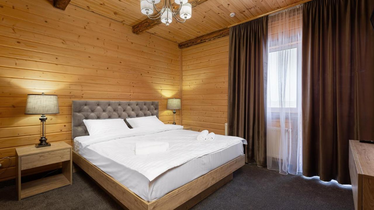 Svoi Hotel 帕利亚尼西亚 外观 照片